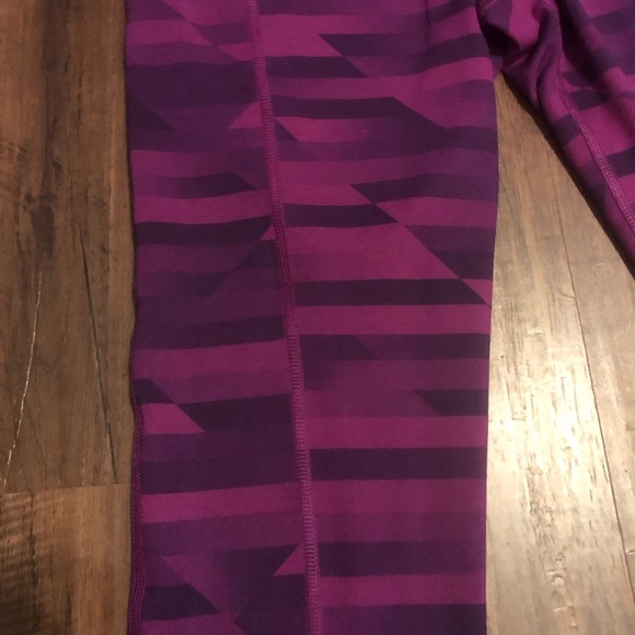 OLD Navy Active Cropped Pants - Picture 3 of 7